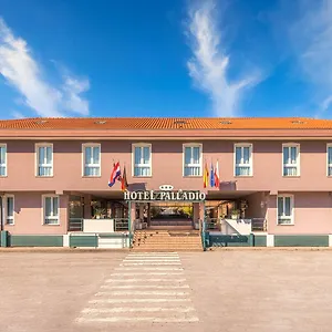 κάντε κράτηση εδώ